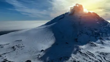 Задник до фільму "Explorer: Lake of Fire" #1691642