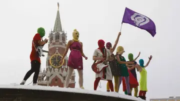 Задник до фільму "Pussy Riot, rage against Poutine" #1574538