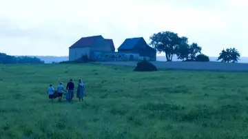 Задник до фільму "Лоре" #708263