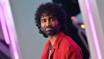 Задник до фільму "லவ் இன்சூரன்ஸ் கம்பெனி" #829251