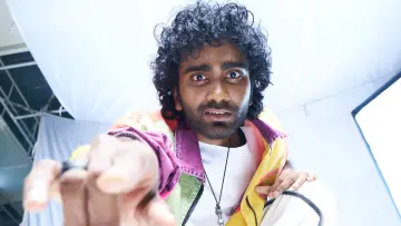 Задник до фільму "லவ் இன்சூரன்ஸ் கம்பெனி" #829252