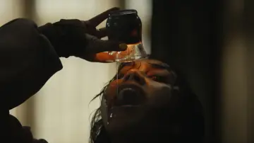 Задник до фильму"Evil Dead Burn" #925041
