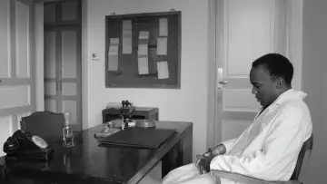 Задник до фільму "Chroniques fidèles survenues au siècle dernier à l’hôpital psychiatrique Blida-Joinville, au temps où le Docteur Frantz Fanon était chef de la cinquième division entre 1953 et 1956" #1015544