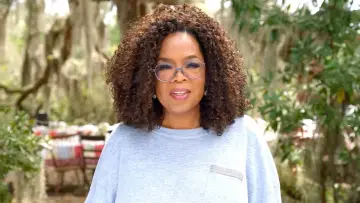Задник до фильму"Oprah & The Color Purple Journey" #198692