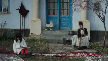 Задник до фильму"Мая — Портрет з руками" #197034