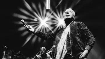 Задник до фильму"Simple Minds: Everything Is Possible" #807712
