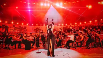 Задник до фильму"RAYE at the Royal Albert Hall" #702550