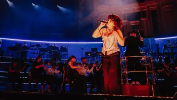 Задник до фильму"RAYE at the Royal Albert Hall" #793143