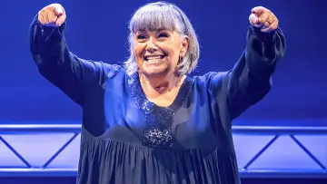 Задник до фільму "Dawn French Is a Huge Twat" #984753