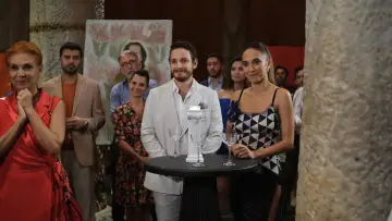 Задник до фільму "Aşk Mevsimi" #757573