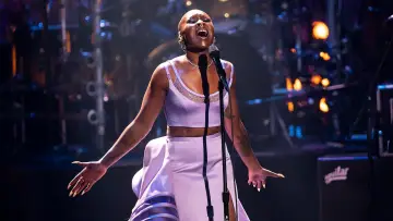 Задник до фільму "Cynthia Erivo & Friends: A New Year