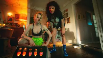 Задник до фильму"The Wrong Girls" #975423