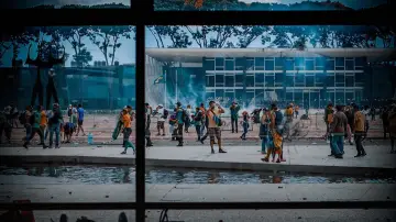 Задник до фильму"8/1 – A Democracia Resiste" #984411