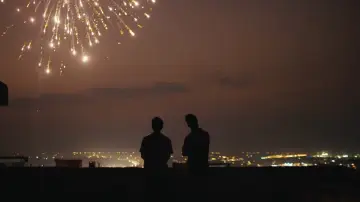 Задник до фільму "होमबाउंड" #586212
