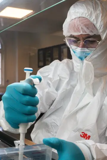 Постер до фильму"The Hunt for the Oldest DNA" #312175