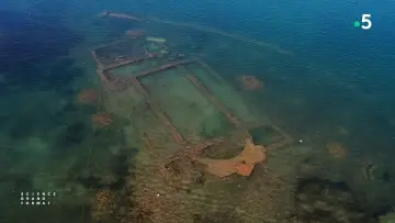 Задник до фильму"Iznik, les mystères de la basilique engloutie" #197466