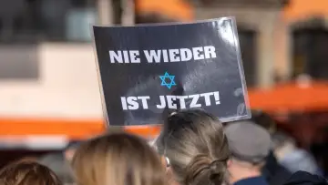 Задник до фильму"Warum Judenhass? Antisemitismus in Deutschland" #198230