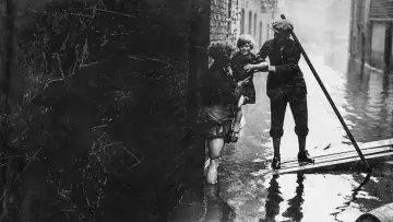 Задник до фильму"1928: The Year the Thames Flooded" #198907