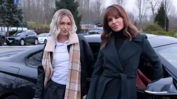 Задник до фильму"Mommy Meanest" #473655