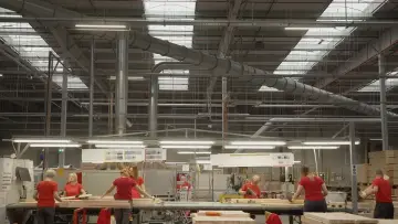 Задник до фільму "Ikea, le seigneur des forêts" #1011313