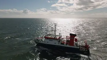 Задник до фильму"Versenkte Kriegsschiffe in der Nordsee - Gefahr vom Meeresgrund" #350900