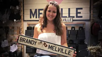 Задник до фильму"Brandy Hellville & the Cult of Fast Fashion" #443452