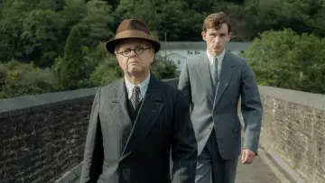 Задник до фильму"Mr. Burton" #636616
