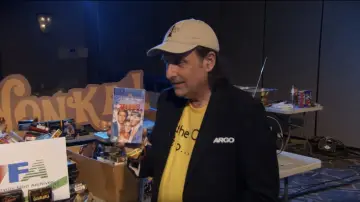 Задник до фильму"The 11th Annual On Cinema Oscar Special LIVE from AmatoCon" #1015348