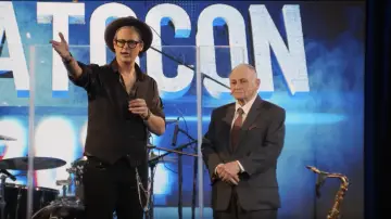 Задник до фильму"The 11th Annual On Cinema Oscar Special LIVE from AmatoCon" #1015353