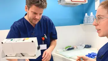 Задник до фильму"Ralf, die Krankenschwester - Ich will Leben retten!" #366939