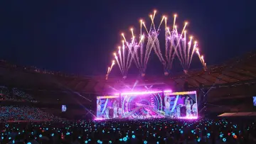 Задник до фильму"TWICE 5TH WORLD TOUR 