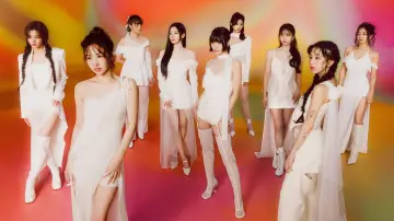 Задник до фильму"TWICE 13TH MINI ALBUM [With YOU-th] COMEBACK LIVE: Our Golden Day" #368823
