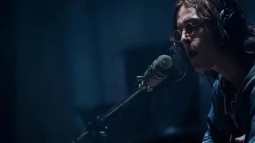 Задник до фільму "The Beatles: John" #1572890