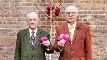 Задник до фильму"The Pilgrimage of Gilbert & George" #1107473