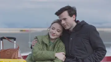 Задник до фільму "Breakup Season" #1051040