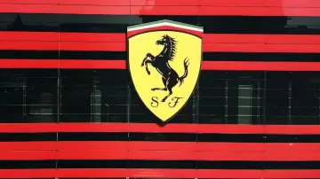 Задник до фільму "Ferrari, un hiver à Maranello" #404138