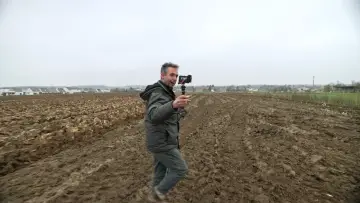 Задник до фильму"Les influenceurs sont dans le pré" #404117