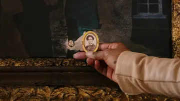 Задник до фильму"Legend of the Lost Locket" #439643