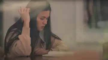 Задник до фильму"Harta Tahta Raisa" #476406