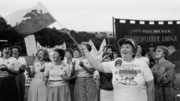 Задник до фильму"Strike! The Women Who Fought Back" #1057928