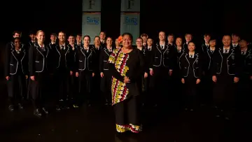 Задник до фільму "Tinā" #712127