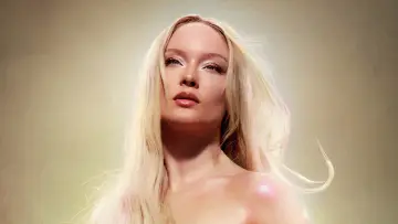 Задник до фільму "Zara Larsson 