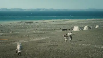 Задник до фільму "ᐅᐃᒃᓴᕆᙱᑕᕋ" #1570523
