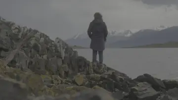 Cuando las nubes esconden la sombra постер