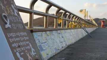 Задник до фильму"남쪽 항구에는 여전히 기다리는 이들이 있다" #448958