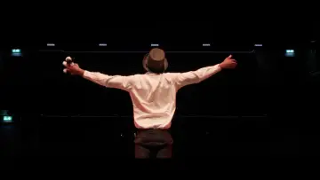 Задник до фильму"Kind of Magic" #457262