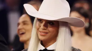 Задник до фильму"Call Me Country: Beyoncé & Nashville