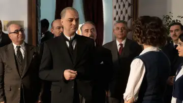 Задник до фильму"Bir Cumhuriyet Şarkısı" #738595