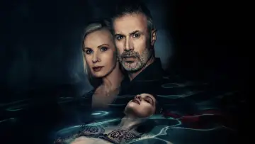 Задник до фильму"The Girl in the Pool" #705516