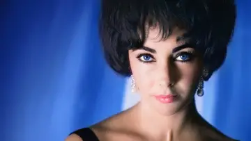 Задник до фильму"Elizabeth Taylor: The Lost Tapes" #1105431